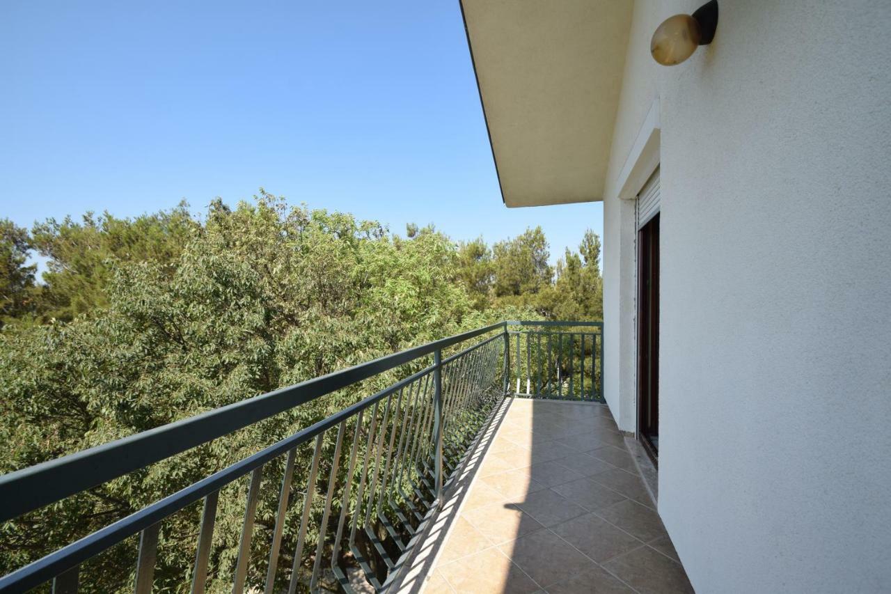 Apartments Nina Starigrad Exterior photo
