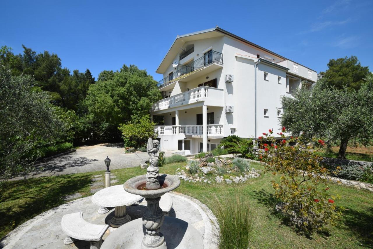 Apartments Nina Starigrad Exterior photo